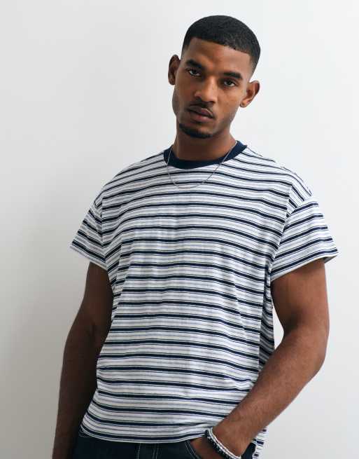 Weekday T-Shirt mit Cap-Ärmel-Detail in Wollweiß und Marineblau gestreift, 3 von 5