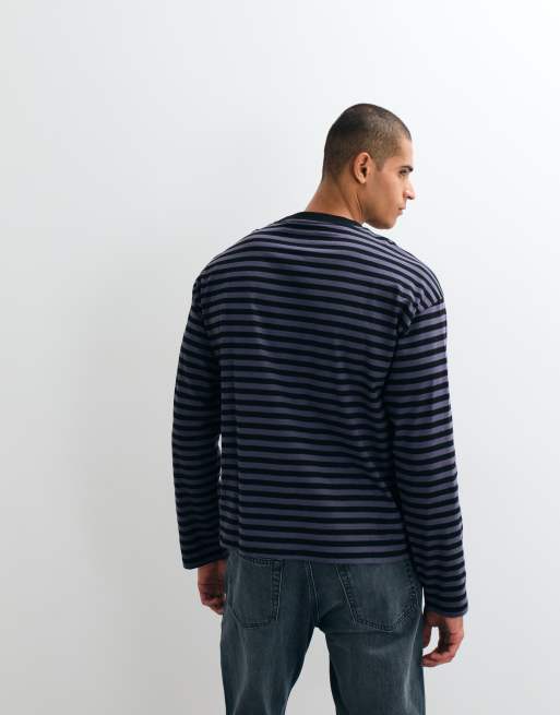 Weekday t-shirt oversize coupe carrée à manches longues à rayures noires et bleu marine, 4 de 5