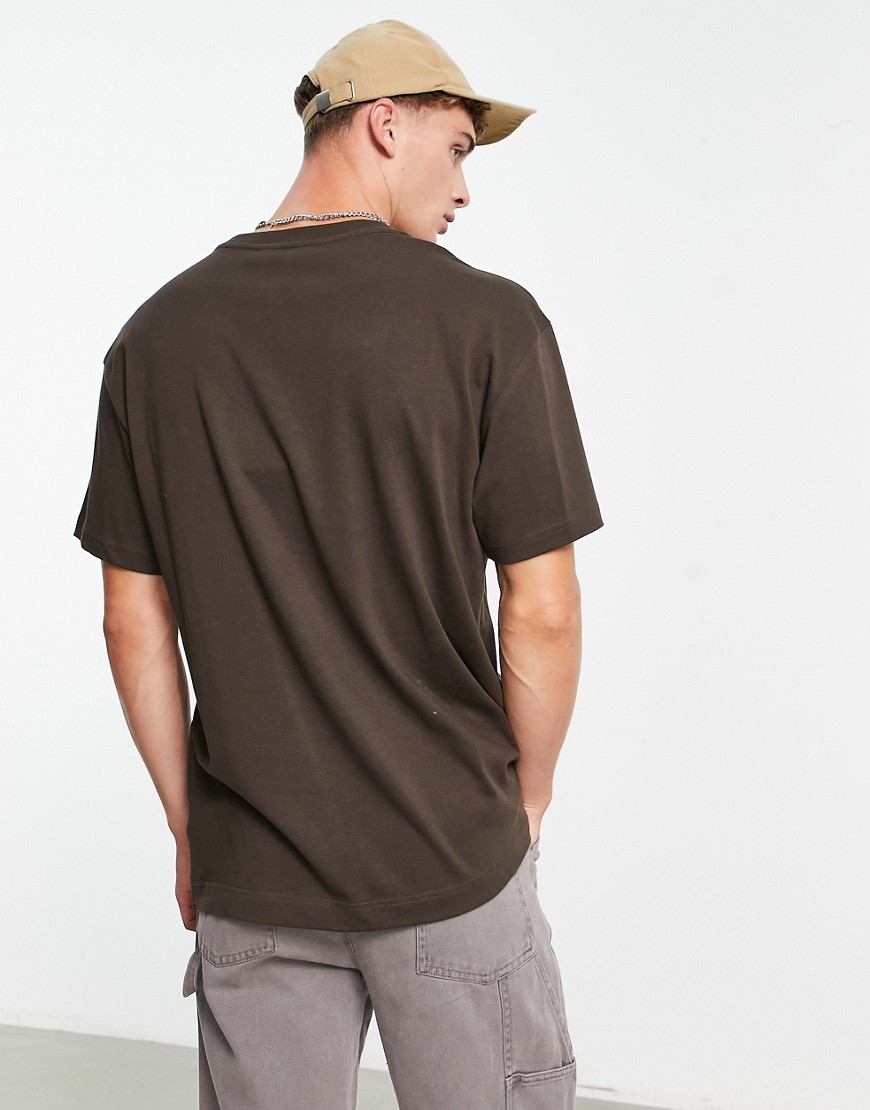 T-shirt oversize marrone con stampa grafica - Weekday T-shirt donna  - immagine3