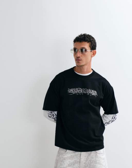 Weekday - T-shirt oversize squadrata nera con stampa grafica Karma, 5 di 5