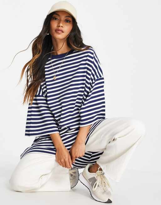 Weekday – T-shirt oversize w biało-granatowe pasy