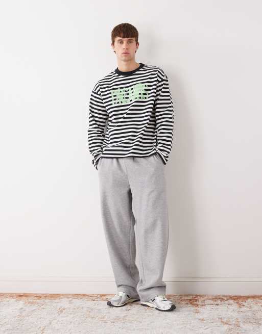 Weekday - T-shirt squadrata oversize a maniche lunghe bianca a righe con grafica, 2 di 5