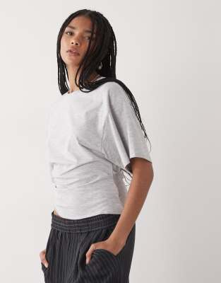 Weekday - Tailliertes T-Shirt in meliertem Grau