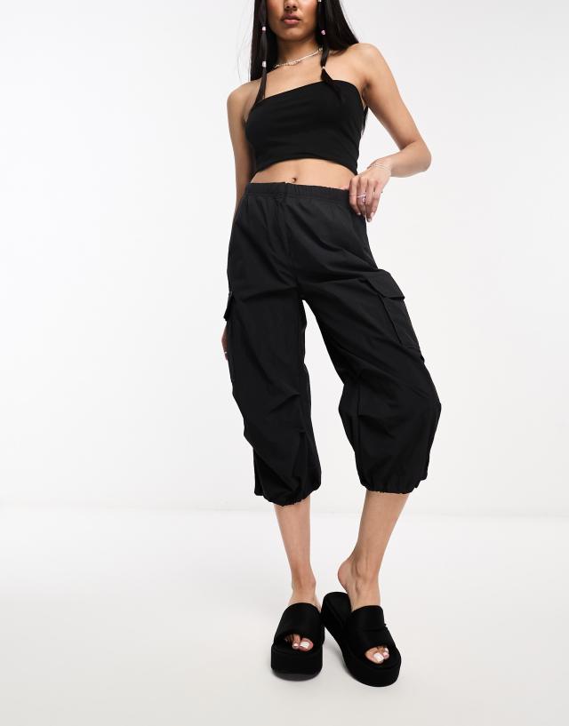 Weekday - thea capri cargo trouser in black