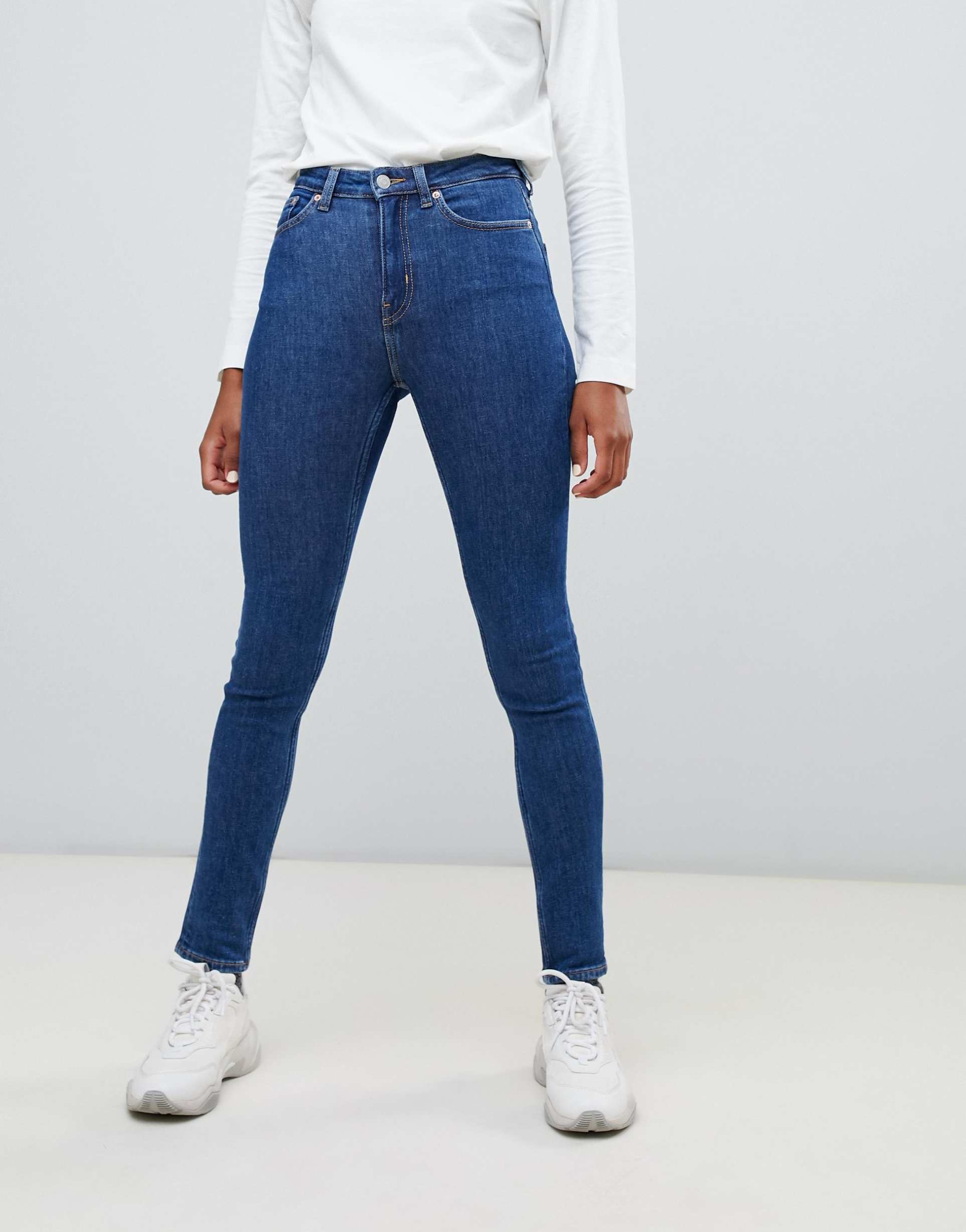 Джинсы женские. Модель джинс скинни. Джинсы скинни asos. Джинсы скинни 2022. Женские джинсы hugo boss скини.