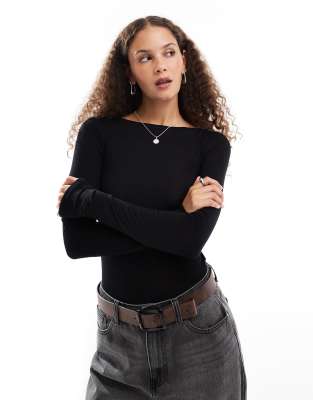 Weekday - Top à encolure bateau et manches longues en jersey doux semi-transparent - Noir