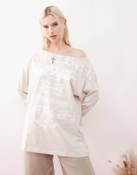 Weekday - Top a maniche lunghe beige con scritte stampate e scollo a barchetta - view 1
