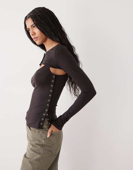 Weekday - Top a maniche lunghe marrone scuro con dettaglio bolero