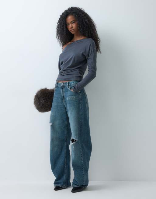Weekday top a spalle scoperte morbido a maniche lunghe con borchie in grigio scuro, 2 di 5