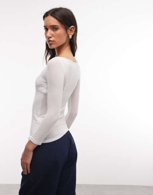 Weekday - Top blanco hueso de manga tres cuartos con diseño efecto superpuesto y cuello panadero, 2 de 4