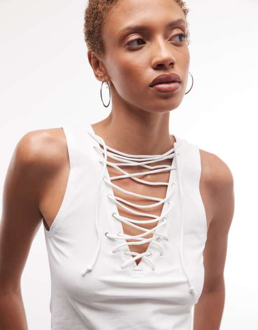 Weekday - Top blanco para festivales con cuello de pico y detalle de tiras, 3 de 4