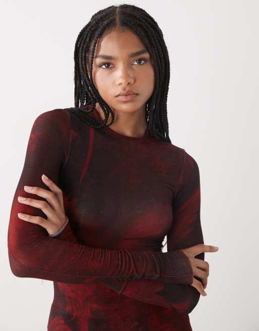 Weekday - Top manches longues en tissu doux à motif dragon sur l'ensemble - Rouge, 2 de 4
