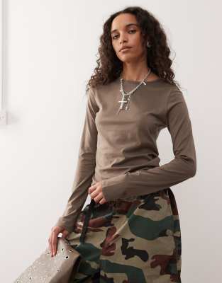 Weekday - Top manches longues en tissu ultra-doux - Taupe - view 1