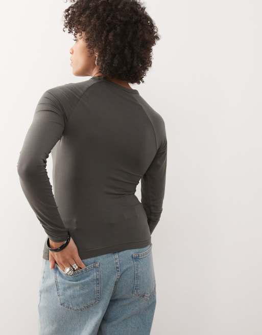 Weekday - Top manches longues raglan coupe slim en tissu ultra-doux - Gris foncé, 4 de 4
