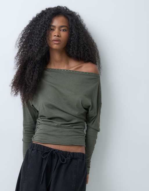 Weekday top met blote schouders, losse pasvorm, lange mouwen en studs in donker kaki, 3 van 5