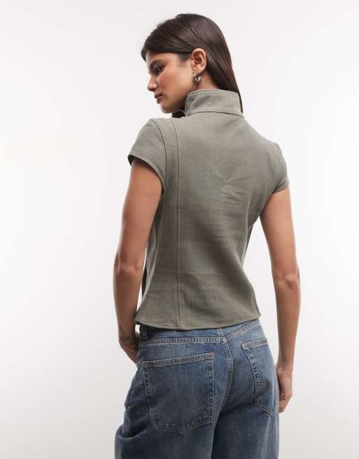 Weekday - Top texturizado de cuello alto con botones en caqui oscuro, 4 de 4