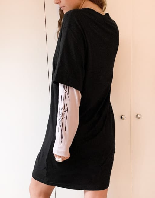Weekday - Tracy - Dubbellaagse T-shirtjurk met slogan in zwart, 2 van 4