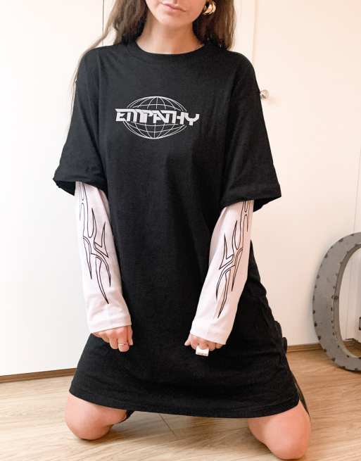 Weekday - Tracy - Dubbellaagse T-shirtjurk met slogan in zwart, 4 van 4
