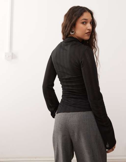 Weekday – Transparentes, asymmetrisches, langärmliges Netzstoff-Oberteil in Schwarz mit Streifen, 4 von 4