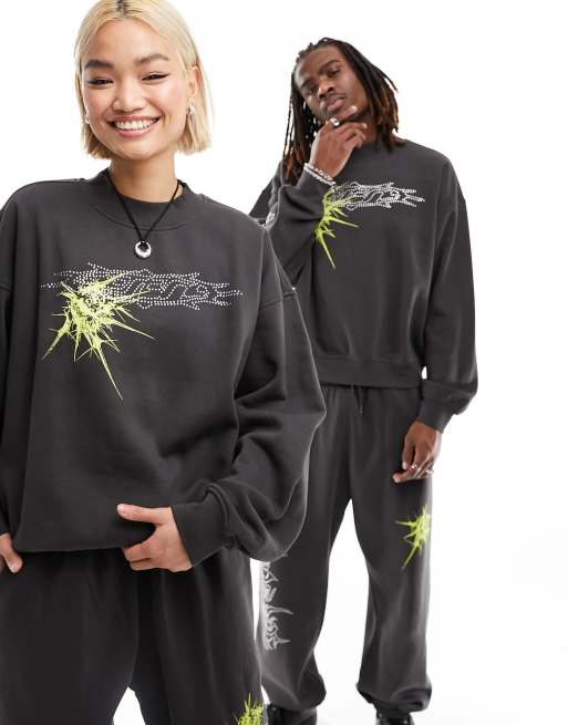 Weekday - Uniseks sweatshirt met grafische opdruk versierd met siersteentjes in antraciet, deel van co-ord set, Exclusief bij ASOS
