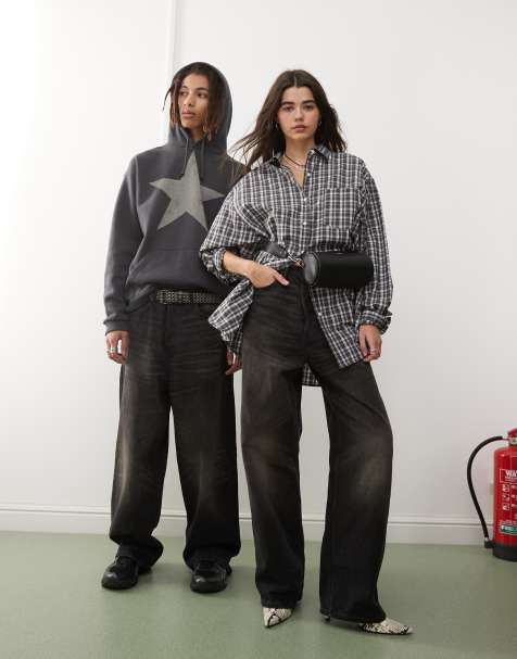 Weekday – Unisex Astro – Locker geschnittene, weite Jeans in schwarzer Acid-Waschung mit niedrigem Bund - view 1
