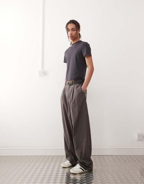 Weekday – Uno – Loose Fit Hose in Braun mit Nadelstreifen - view 1