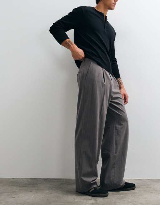 Weekday Uno pantaloni sartoriali loose fit gessati color talpa, 1 di 5