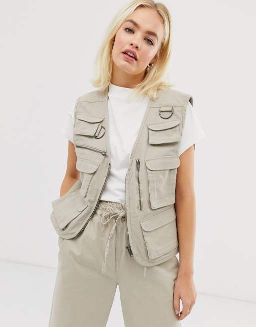 Beige 2025 sleeveless jacket