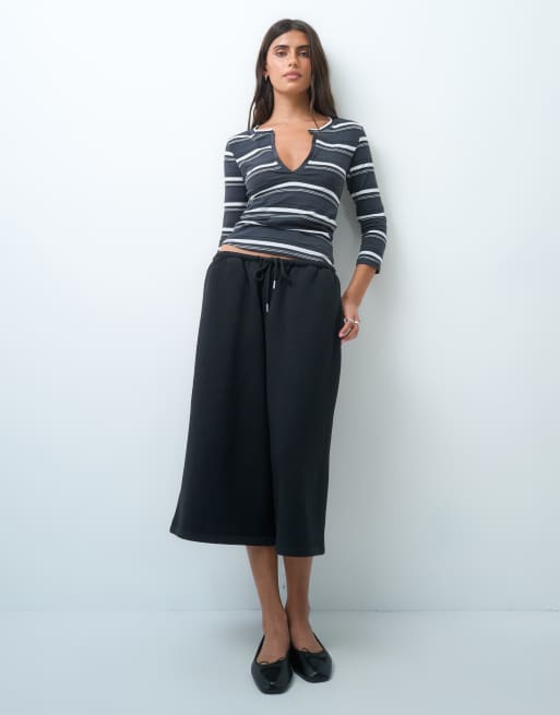 Weekday v-neck three quarter length sleeve top in black stripe, 3 of 4