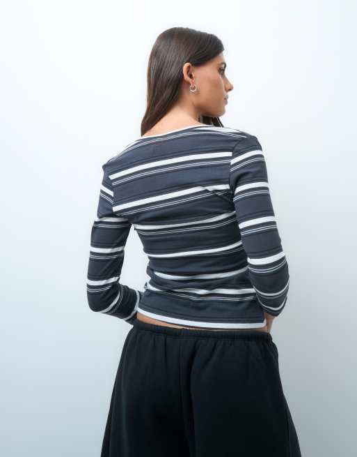 Weekday v-neck three quarter length sleeve top in black stripe, 4 of 4