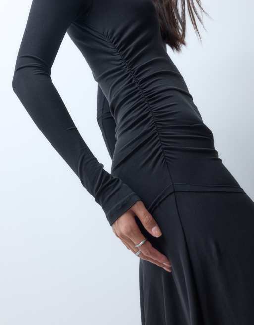 Weekday vestito midi nero con scollo a V, maniche lunghe e fondo asimmetrico, 2 di 5
