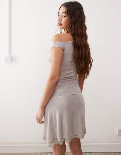 Weekday - Victoria - Top drappeggiato argento luccicante con spalla scoperta in coordinato, 4 di 4