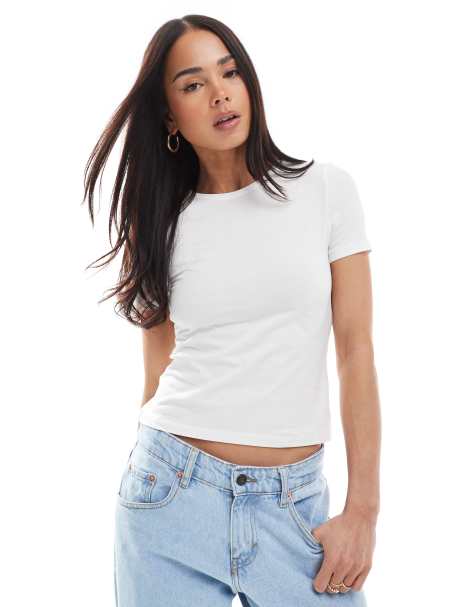 Weekday – Vit, smal t-shirt - view 1