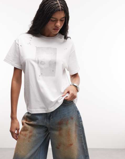 Weekday – Vit t-shirt i oversize med grafiskt tryck och metallnitar - view 1