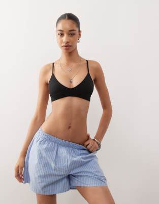 Weekday - Weicher, nahtloser Triangel-BH in Schwarz