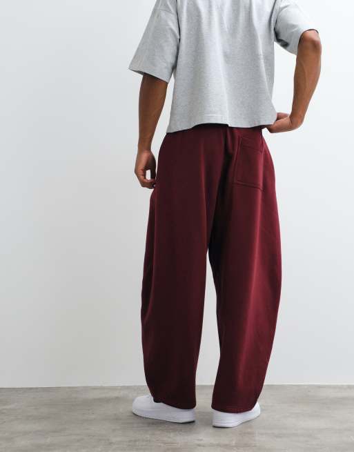 Weekday weite Barrel-Leg-Jogginghose mit Falten in Burgunderrot, 3 von 5