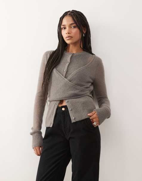 Weekday – Wickel-Strickjacke aus Wollmischung in Dunkelgrau mit Knopfdetail - view 1