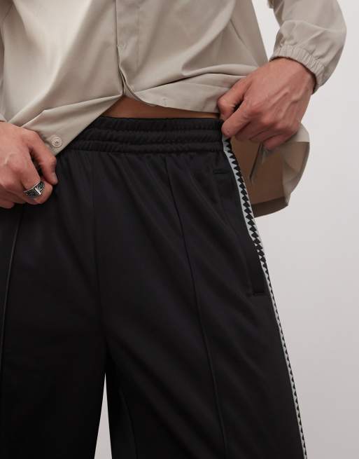 Weekday wide leg sweatpants with side tape details in black, 4 of 5