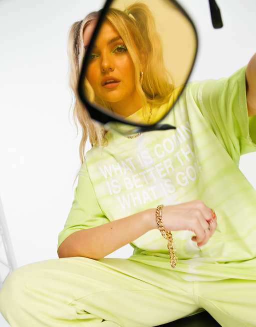 Weekday – Win – Gul batikmönstrad oversize-t-shirt i bomull med text – YELLOW