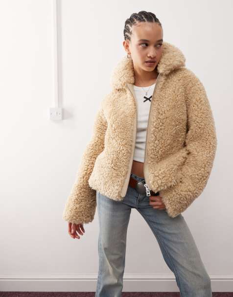 Weekday – Yara – Jacke aus Kunstpelz in Beige - view 1