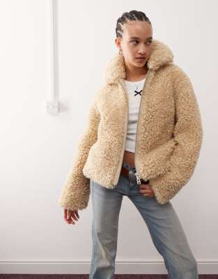 Weekday - Yara - Veste en fausse fourrure - Beige-Neutre