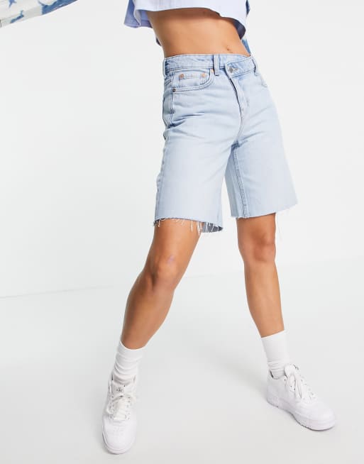 Weekday Zen cotton denim shorts with asymmetric zip in light wash - MBLUE, 3 of 4