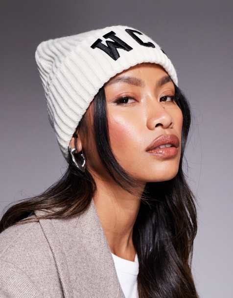 Weekend Collective - Beanie met varsity logo in wit - view 1