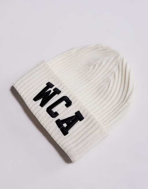 Weekend Collective – Biała czapka beanie z logo w uczelnianym stylu, 2 z 3