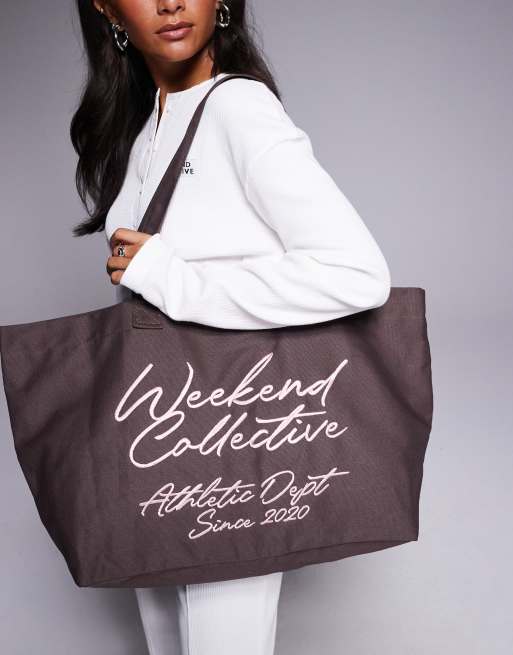 Weekend Collective - Borsa shopping color cioccolato con ricamo di scritte scarabocchiate