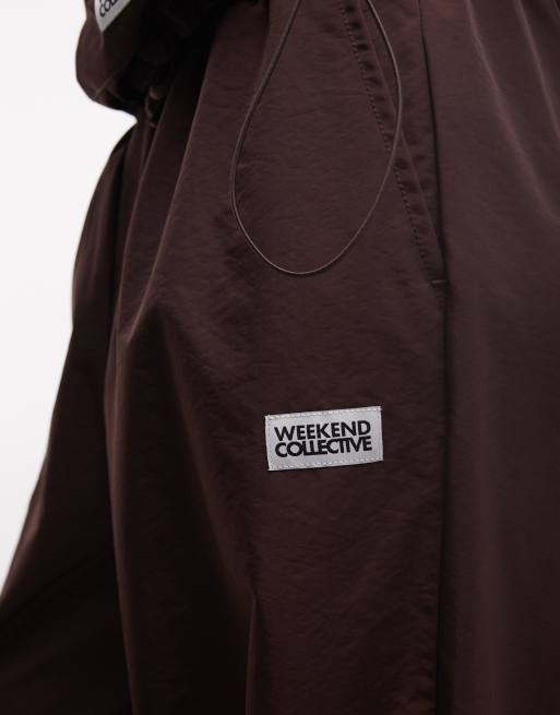 Weekend Collective - Chokoladebrune joggingbukser i nylon med barrel-ben - Del af sæt, 2 af 5