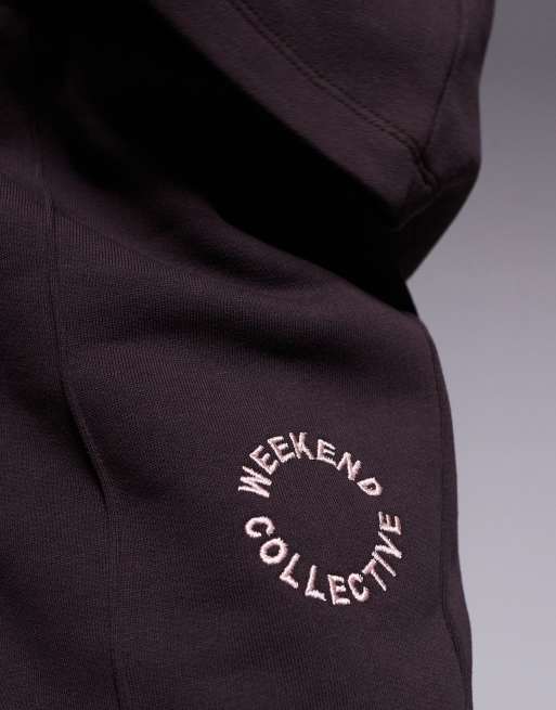 Weekend Collective - Chokoladebrune joggingbukser med svaj og pink broderet grafik, 4 af 5