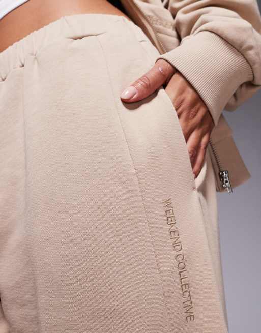 Weekend Collective co-ord barrel leg jogger in chocolate, 2 of 5