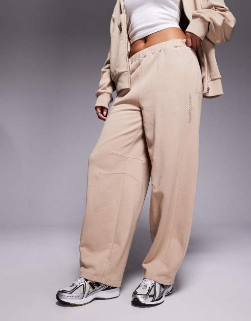 Weekend Collective co-ord barrel leg jogger in chocolate, 3 of 5