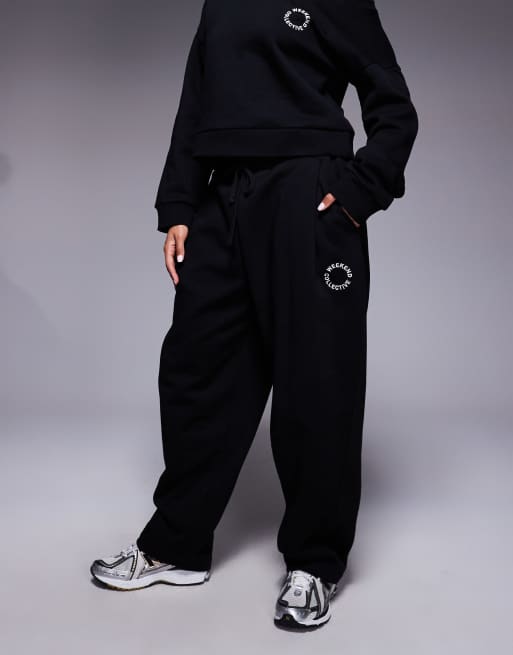 Weekend Collective co-ord barrel leg with seam detail in black, 2 of 5